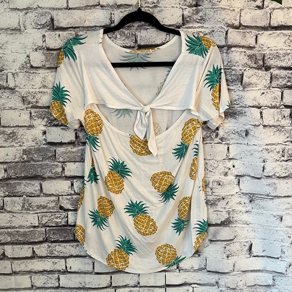 Viamor White with Pineapple Print Back Tie Shirt Size Small - Picture 2 of 4